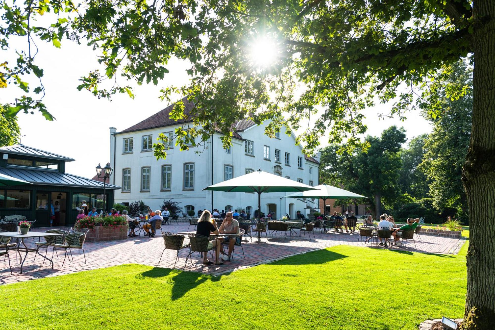 Hotel&Gästehaus Gut Kaden Alveslohe Exterior foto